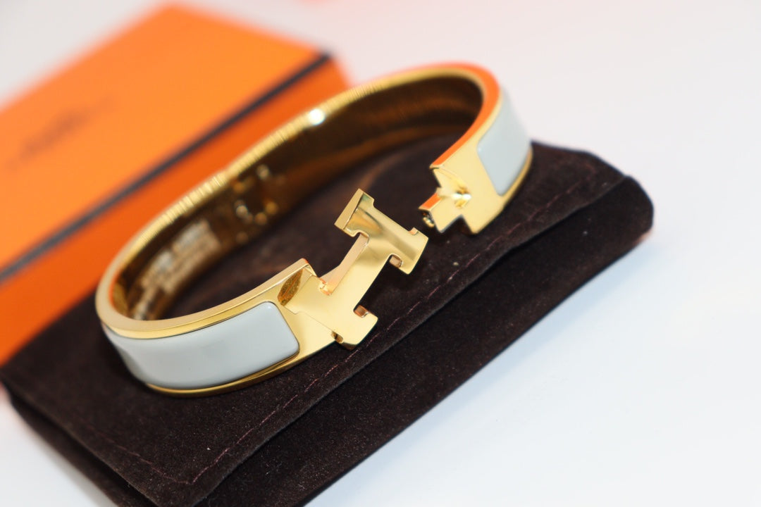 DIANA H LIGHT BLUE BRACELET