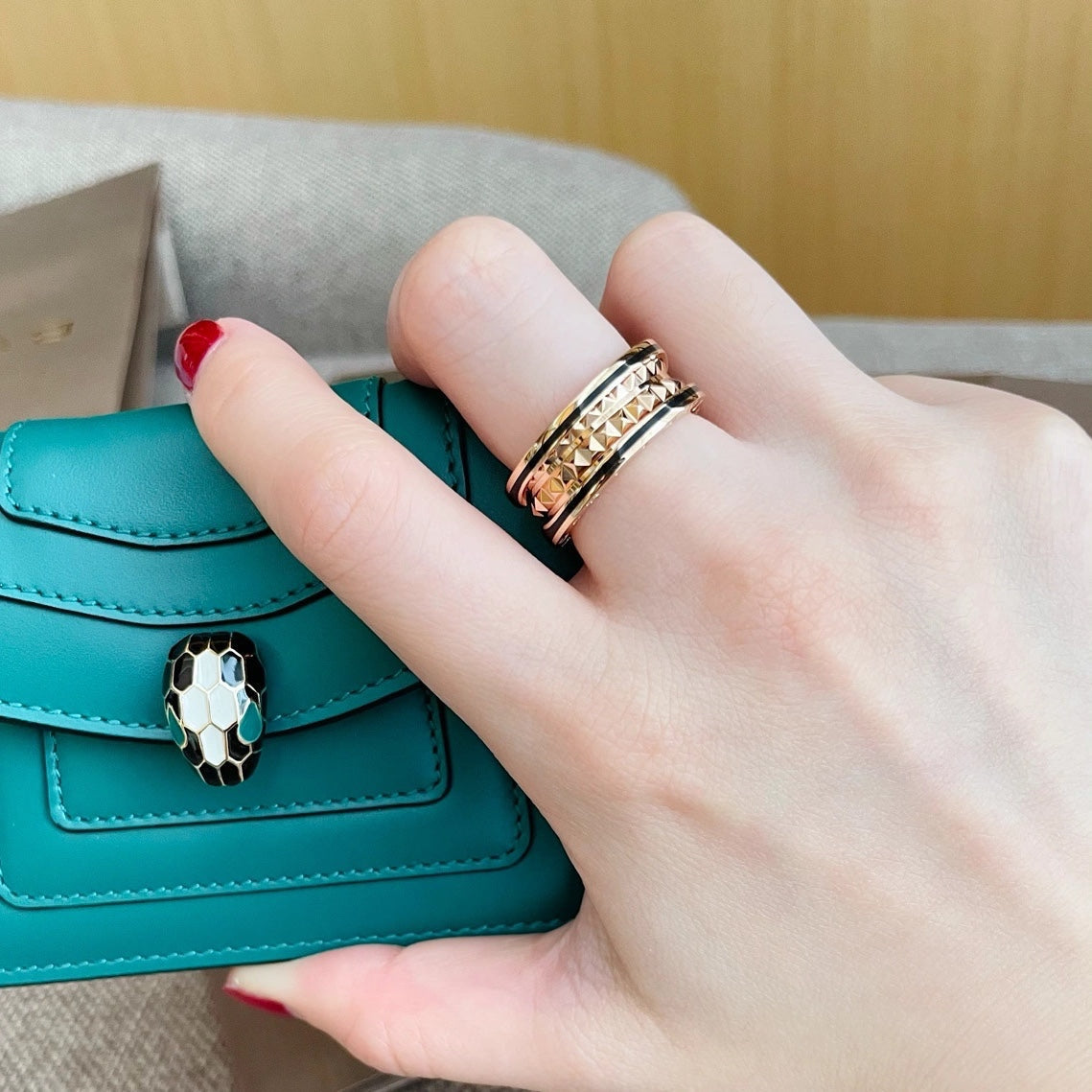 DIANA ZERO 1 GOLD BLACK CERAMIC RING