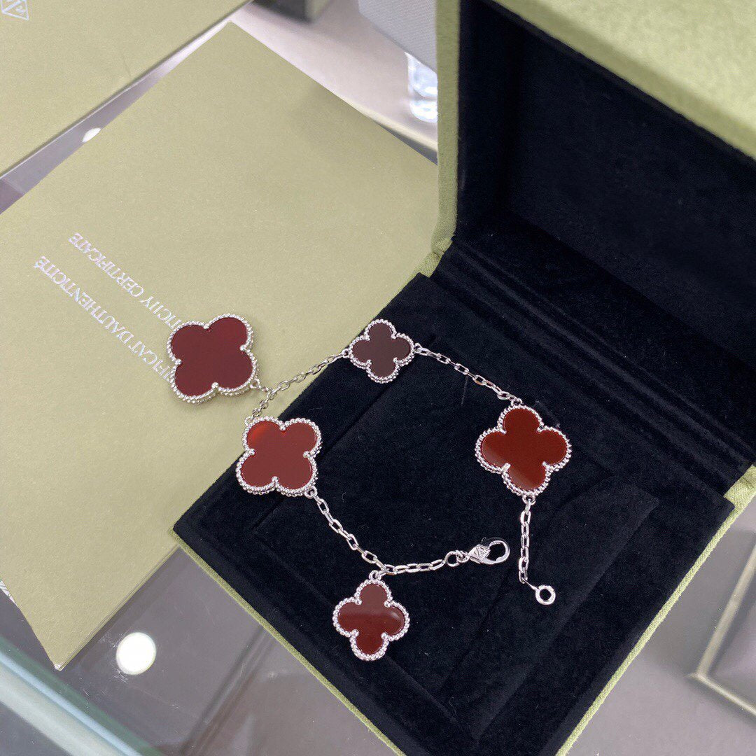 DIANA CLOVER 5 MOTIFS SIVLER CARNELIAN BRACELET