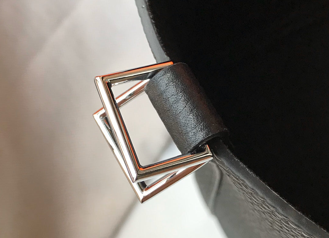 picotin lock 18 black togo shw