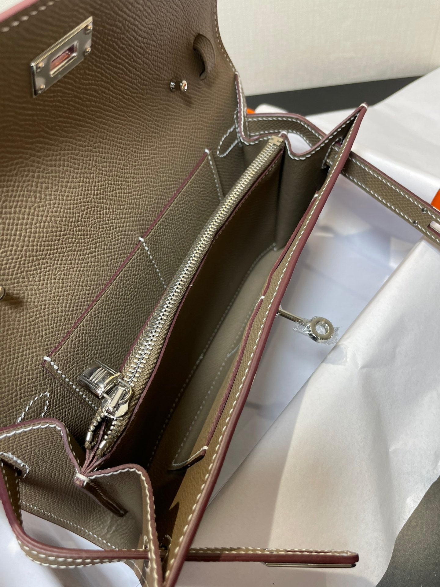 kelly woc 20.5 etoupe epsom silver hardware