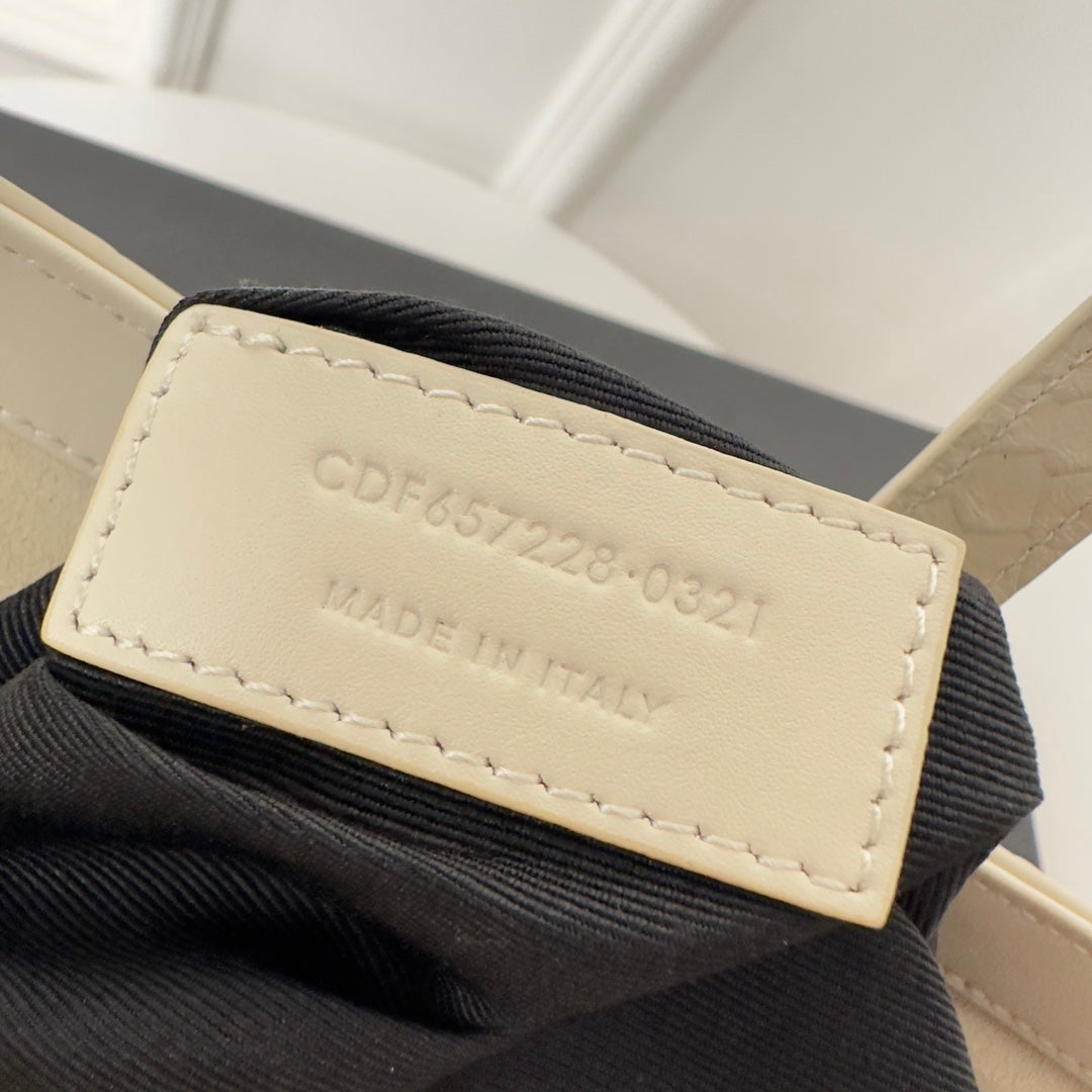 Le 5 a 7 24 Snake White Lambskin Ghw