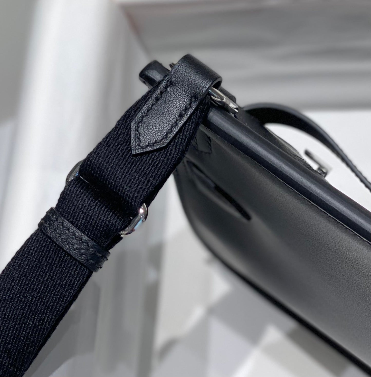 KELLY 23CM JYPSIERE BLACK LEATHER CROSSBODY BAG SHW