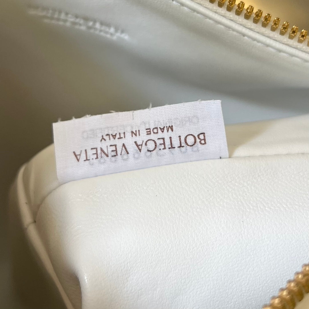 WALLACE 22 BAG WHITE CALFSKIN RED MINI HEART