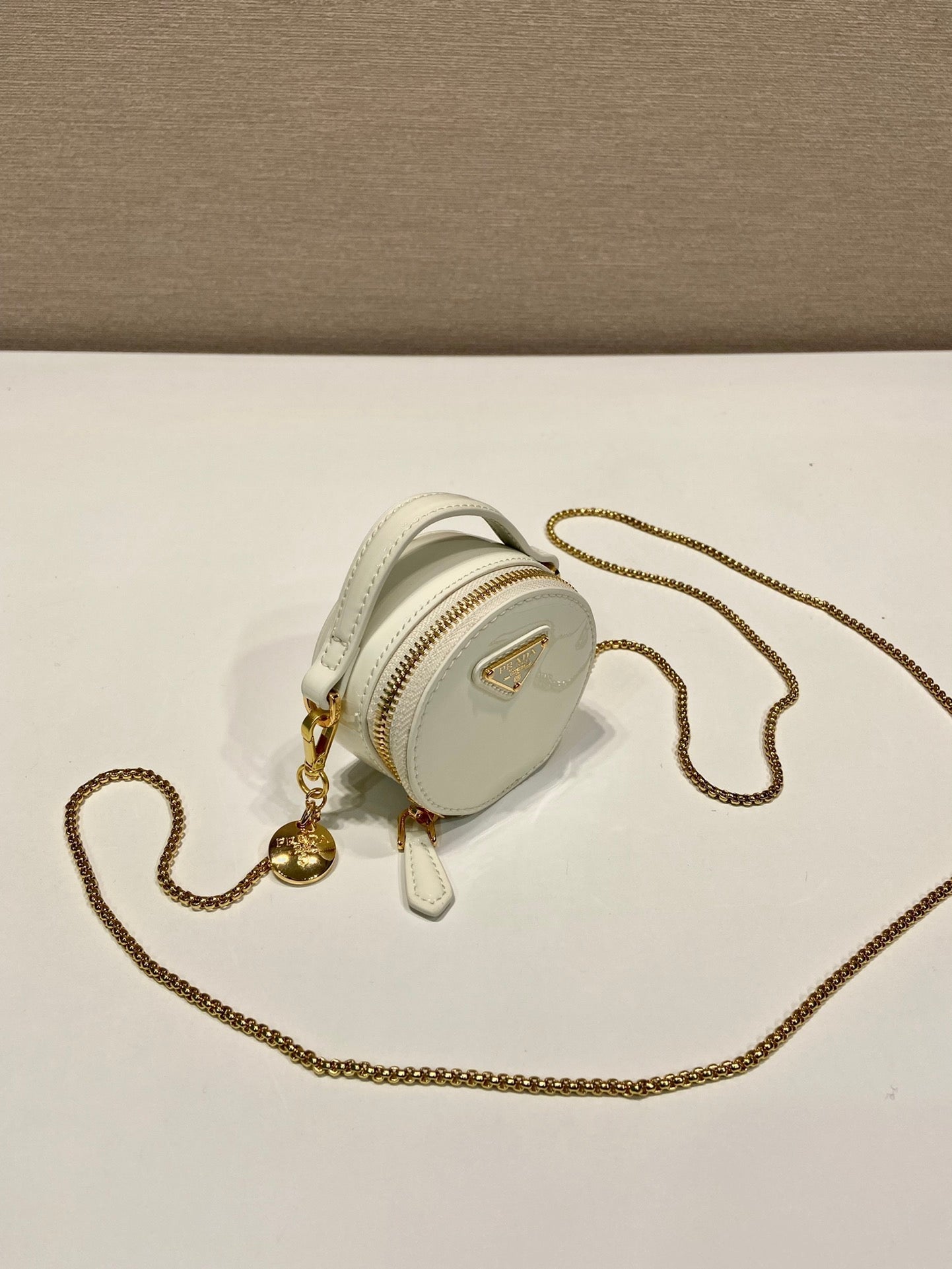 MINI ROUND BAG 8 IN WHITE GLOSSY CALFSKIN GOLD HARDWARE