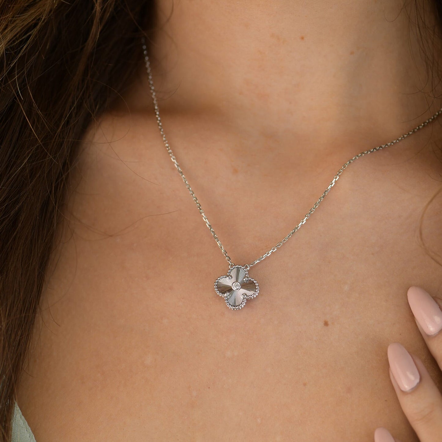 DIANA CLOVER 15MM DIAMOND LASER NECKLACE SILVER