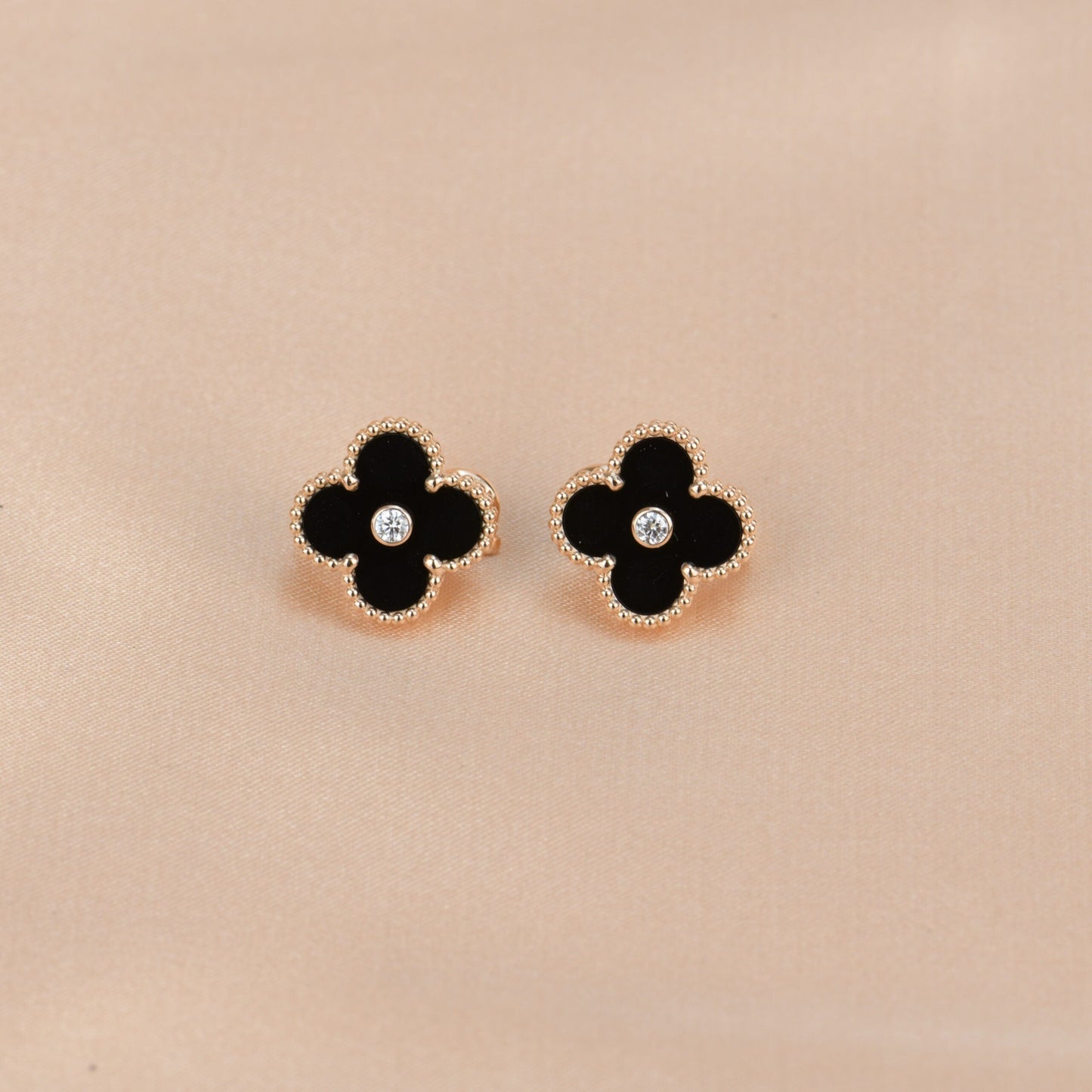 DIANA CLOVER MEDIUM 1 MOTIFS ONYX DIAMOND EARRINGS