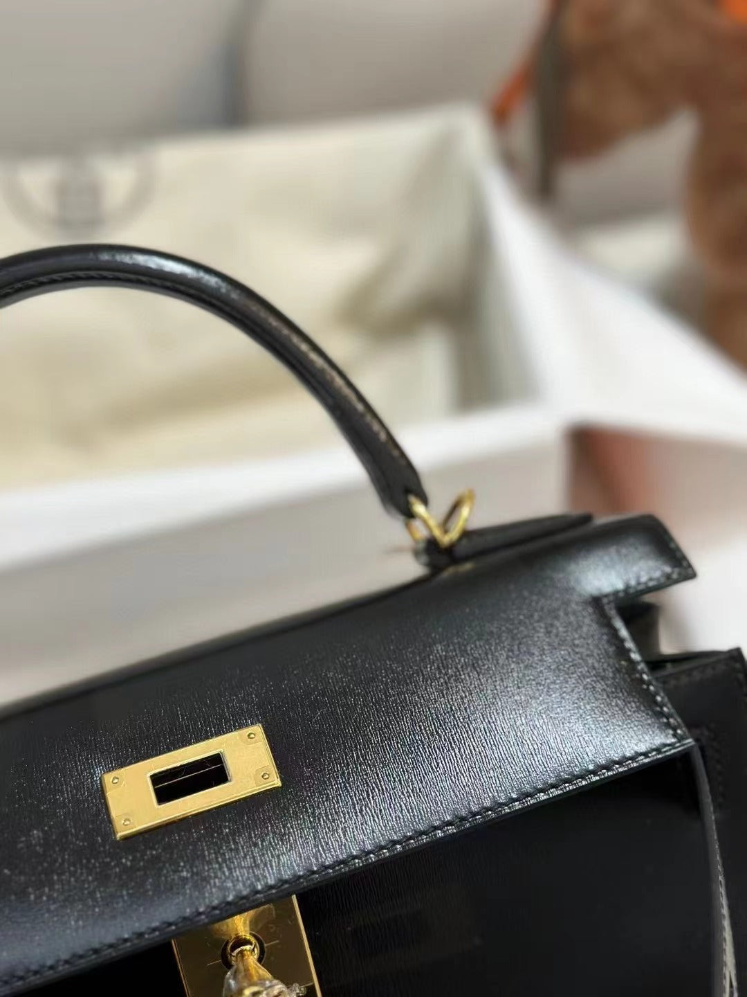 HM KELLY 28CM BLACK BOXCALF GOLD HARDWARE