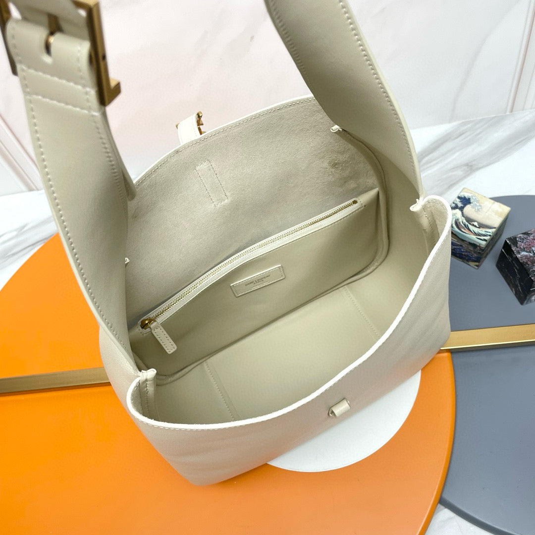 Le 5 a 7 Supple Large hobo bag in ivory leather ghw