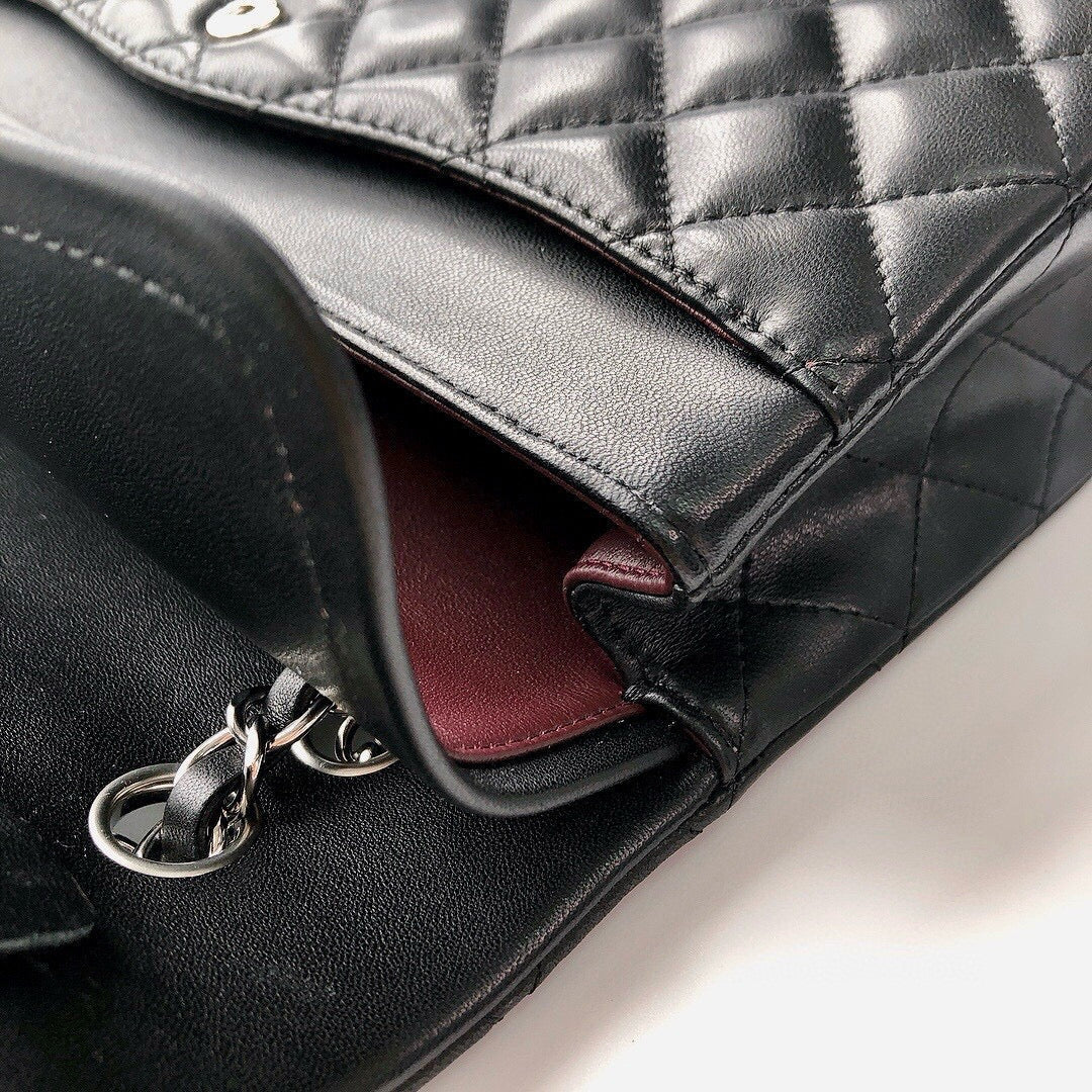 CLASSIC FLAP 25 BLACK LAMBSKIN SILVER HARDWARE
