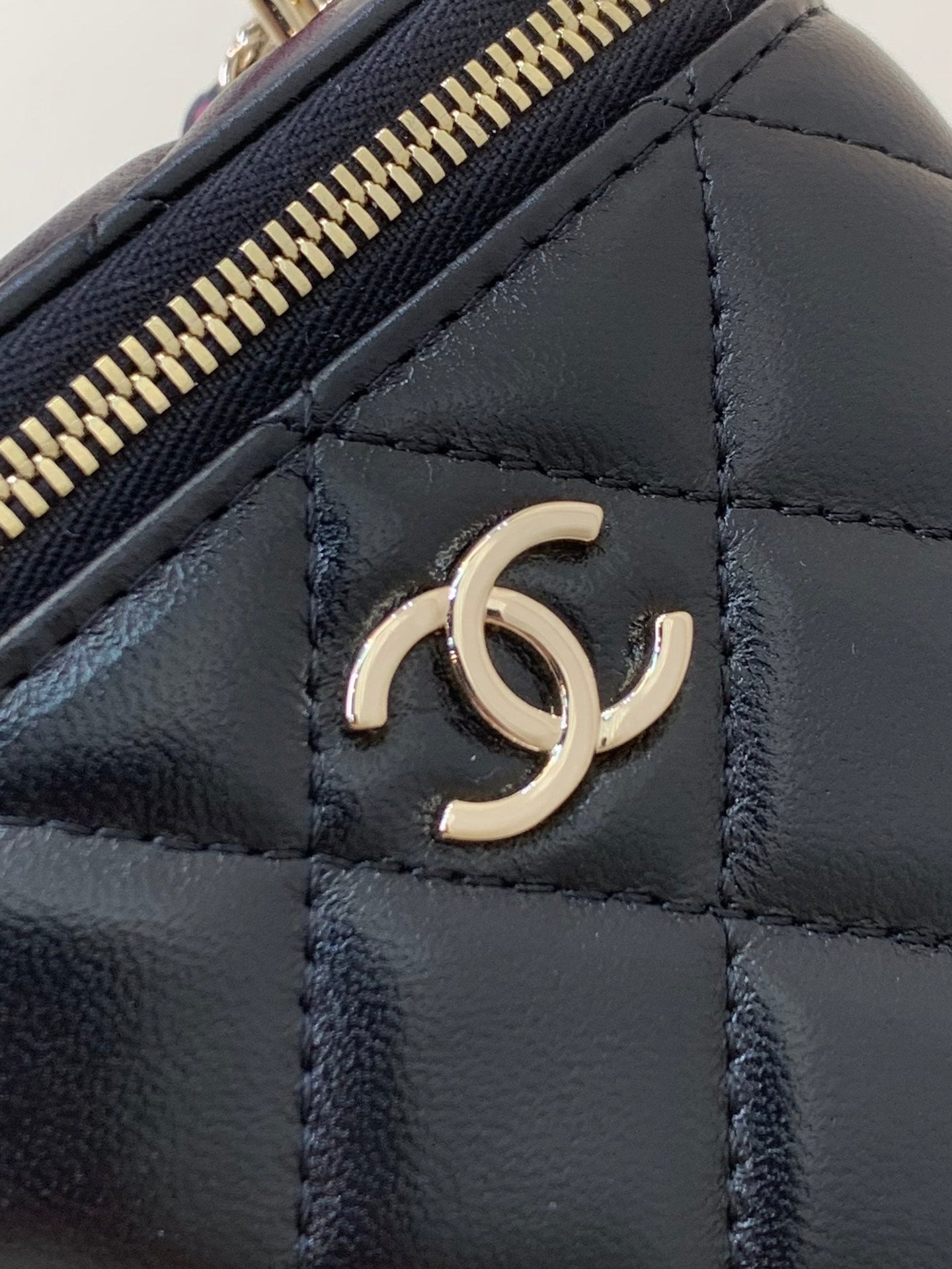 vanity shoulder bag top handle 10cm black pink lambskin