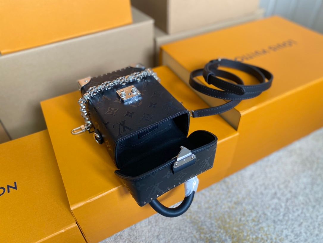 CAMERA BOX BAG 17 IN BLACK MONOGRAM EMBOSSED CALFSKIN SILVER CHAIN