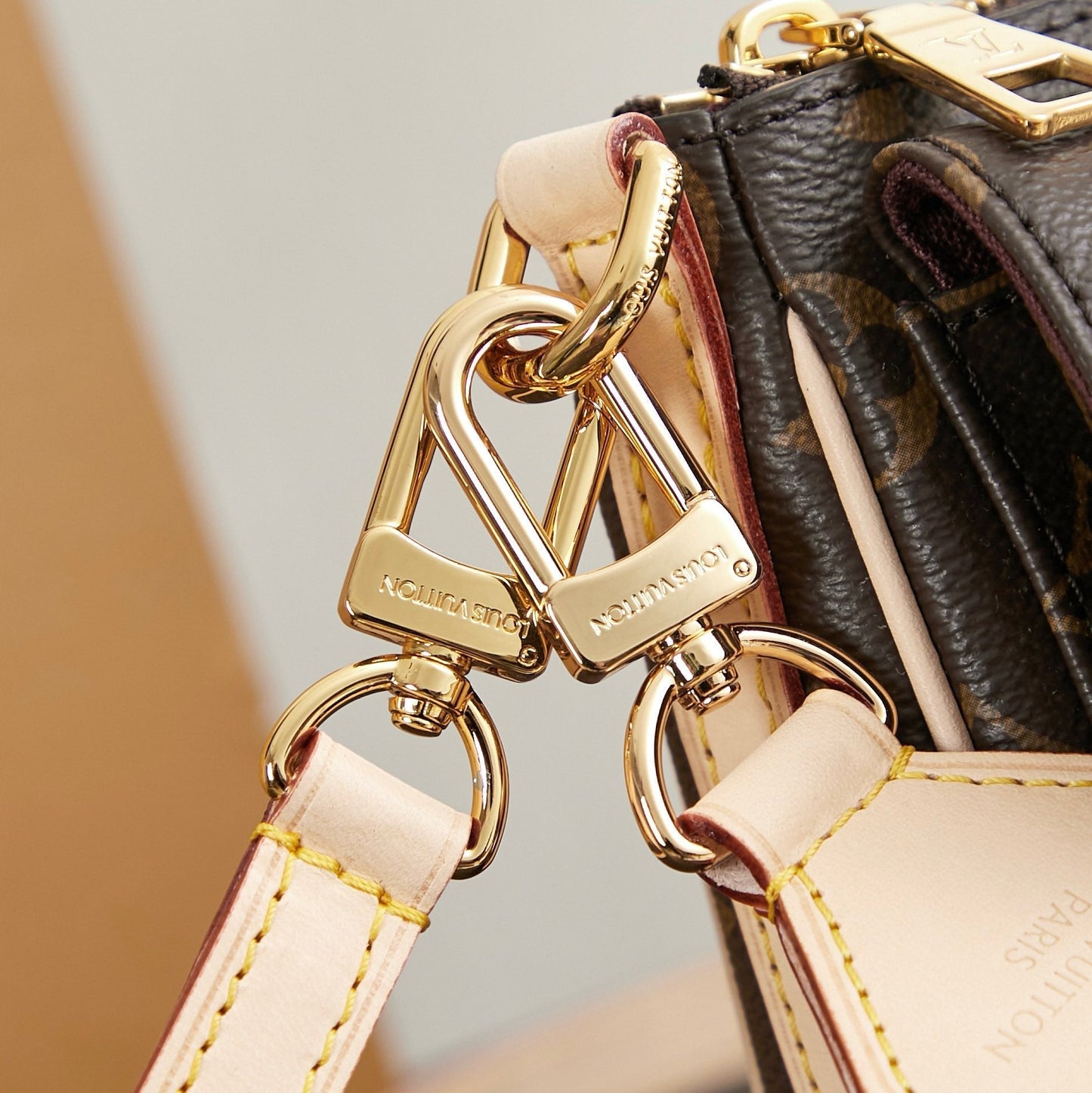 VIVACIT¨¦ 25 IN BROWN MONOGRAM CANVAS GOLD HARDWARE