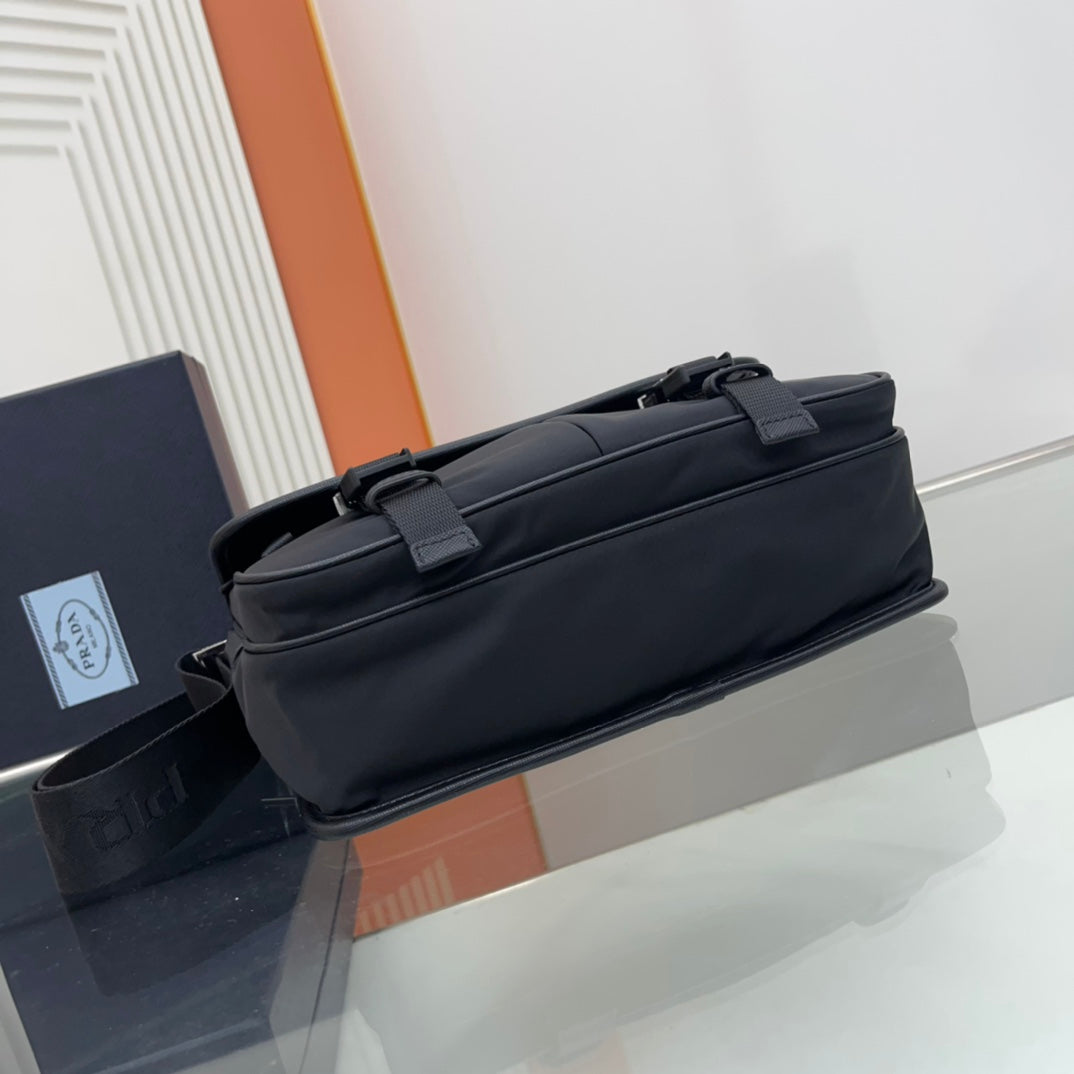 PRA 26 SHOULDER BAG IN BLACK RE-NYLON AND SAFFIANO LEATHER