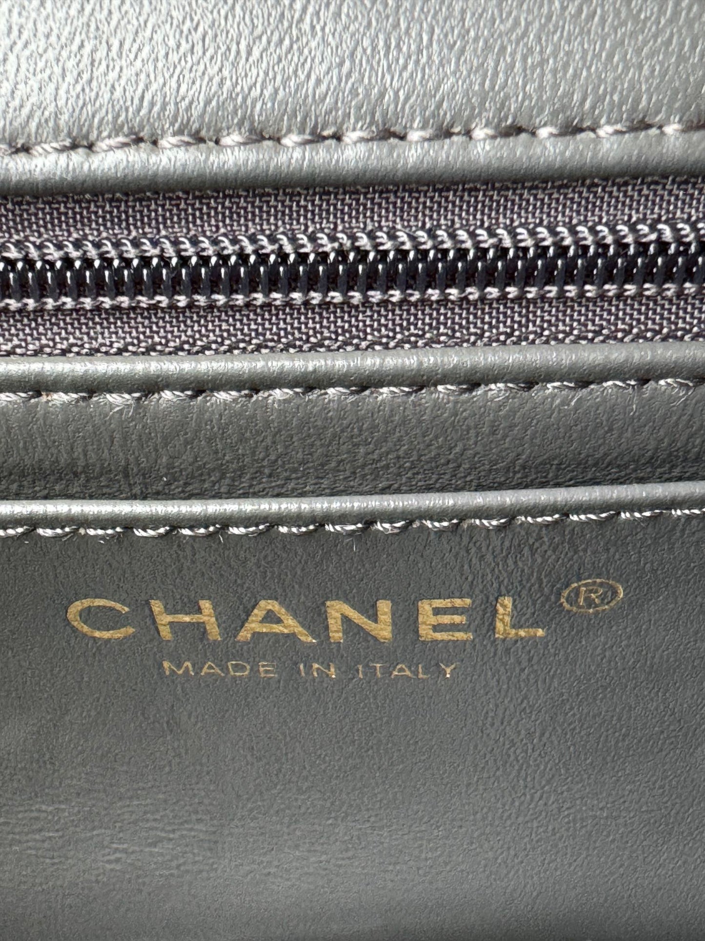 24c mini flap bag 20cm with top handle grey patent calfskin