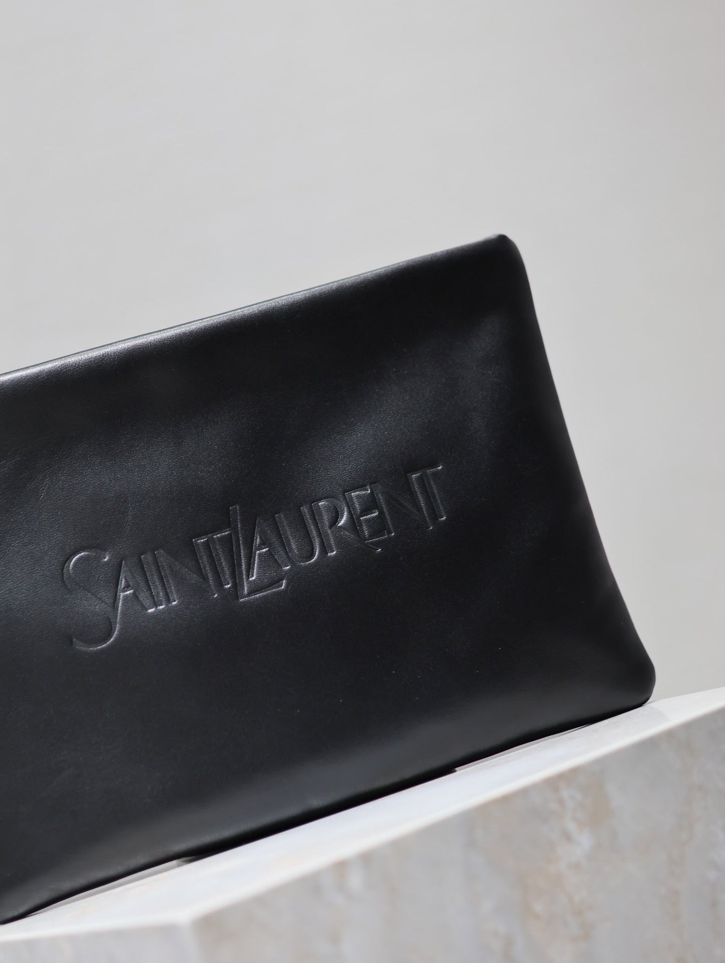 POUCH 30 IN BLACK CALFSKIN WITH EMBOSSED LOGO
