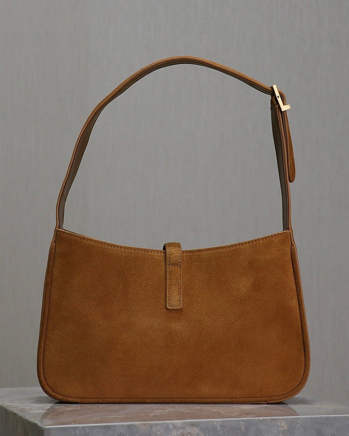 LE 5 À 7 BAG 25 IN BRONZE BROWN SUEDE COPPER LOGO