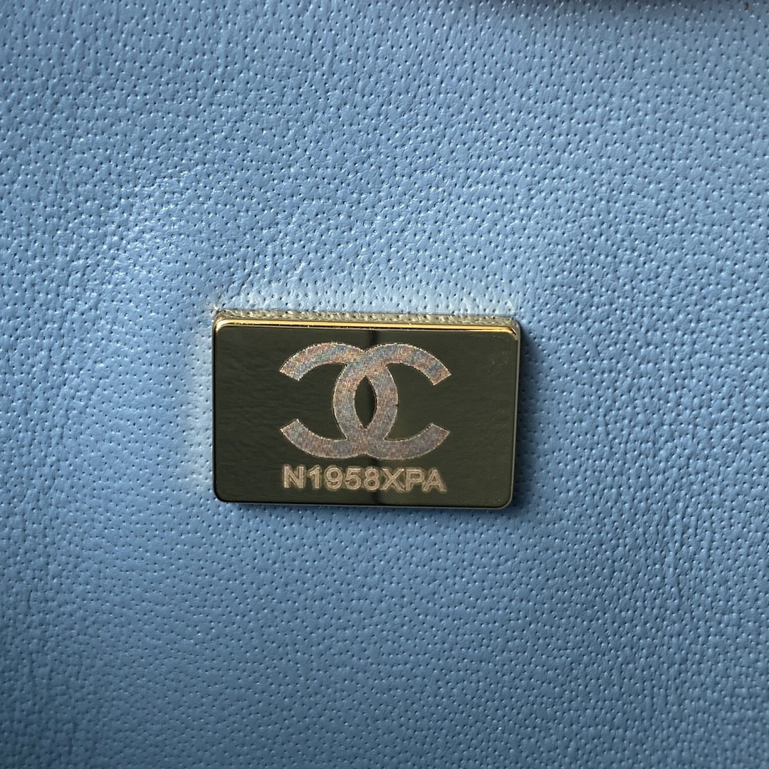 Medium Classic Flap Bag 23cm Blue Lambskin Gold Hardware