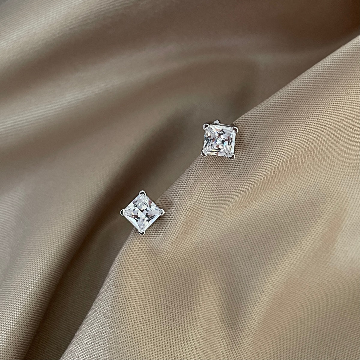 [HOT]Delicate Square Shape Earrings