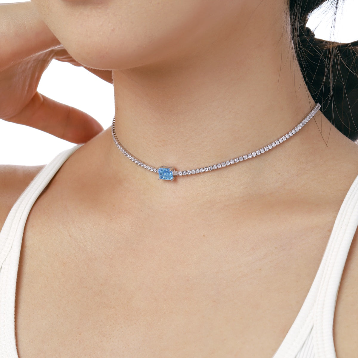 [HOT]2.0 carat Ornate Emerald Cut Necklace