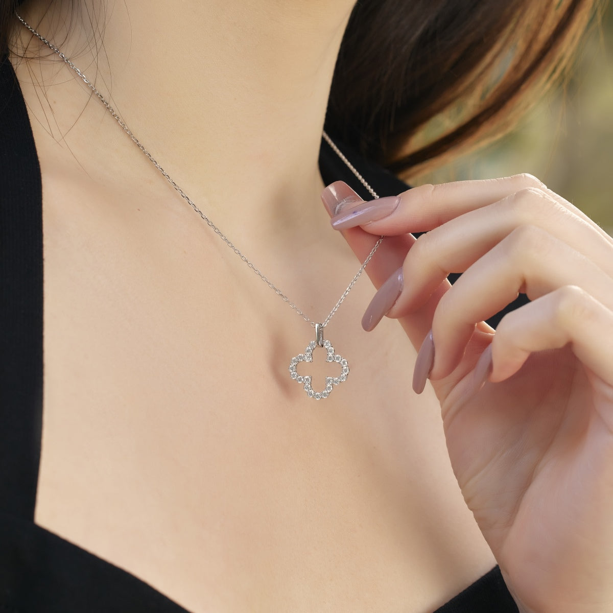 [HOT]Four-Leaf Clover Hollow Design Exquisite Necklace