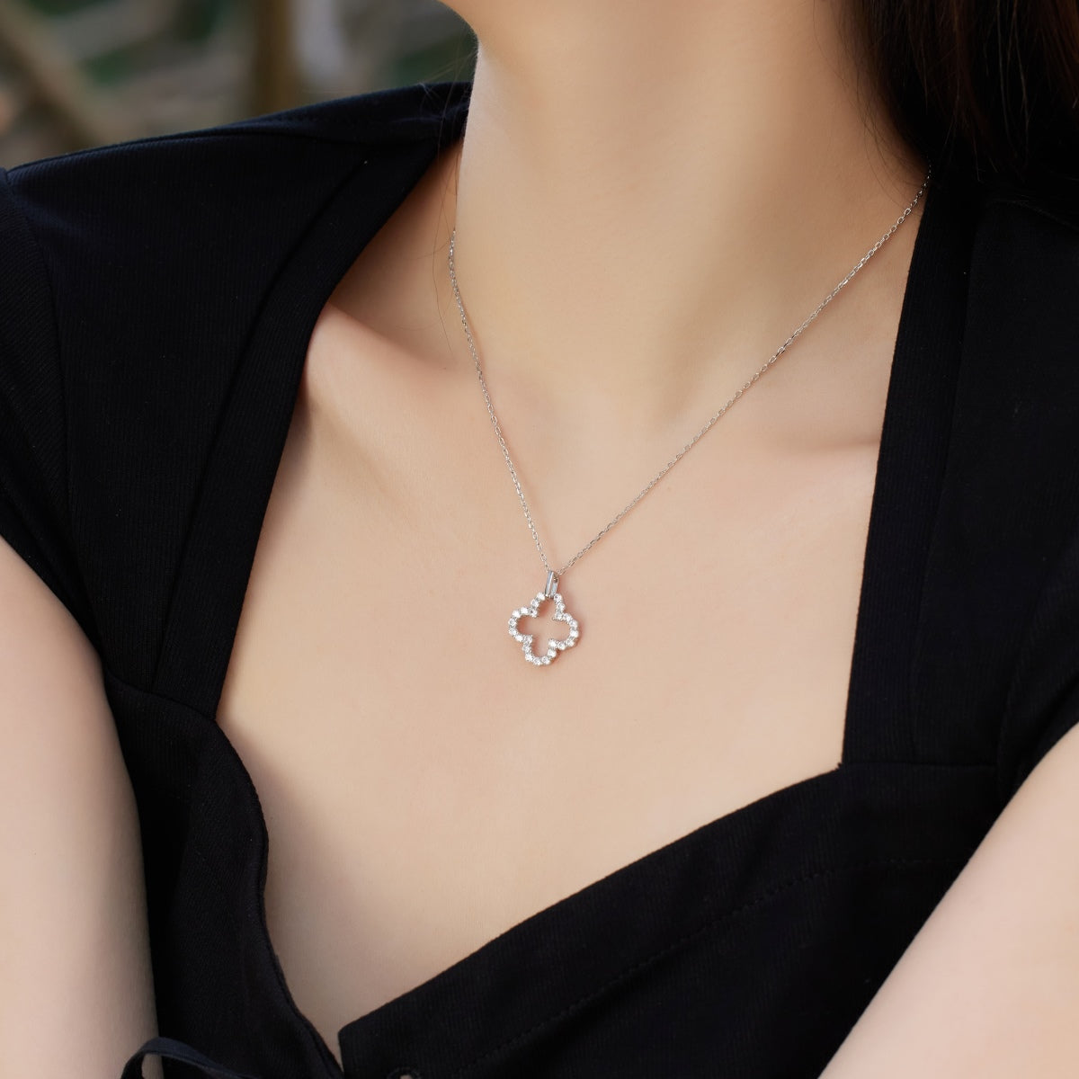 [HOT]Four-Leaf Clover Hollow Design Exquisite Necklace