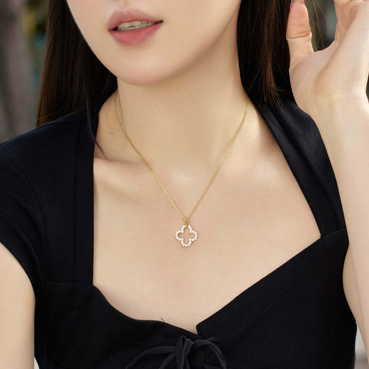 [HOT]Four-Leaf Clover Hollow Design Exquisite Necklace