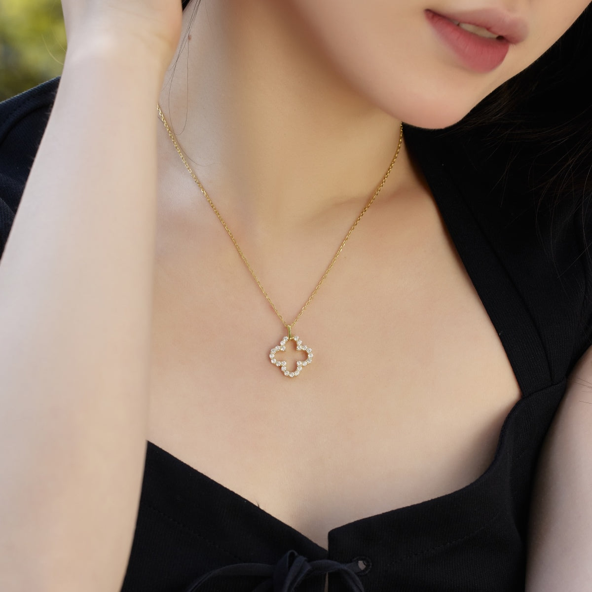 [HOT]Four-Leaf Clover Hollow Design Exquisite Necklace