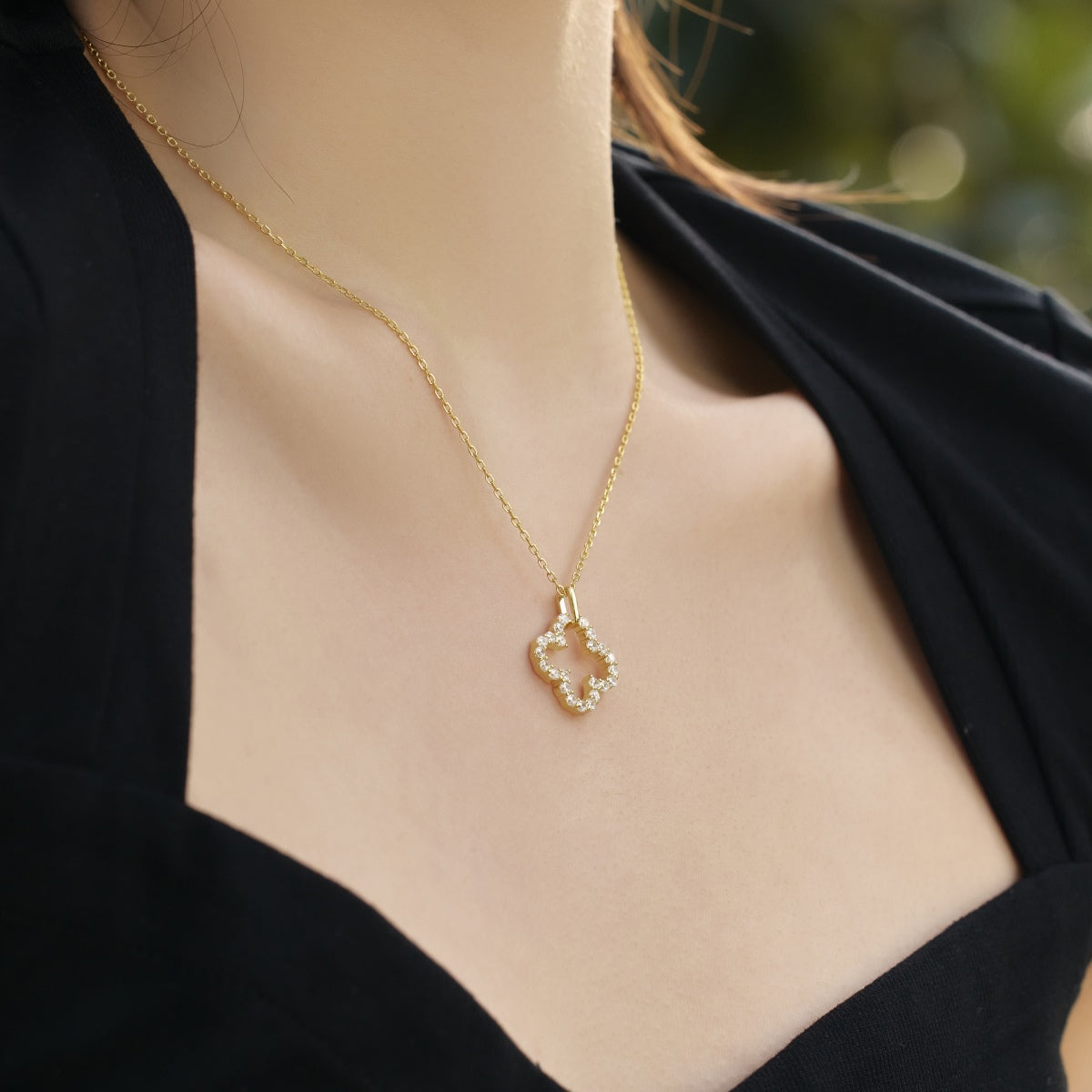 [HOT]Four-Leaf Clover Hollow Design Exquisite Necklace