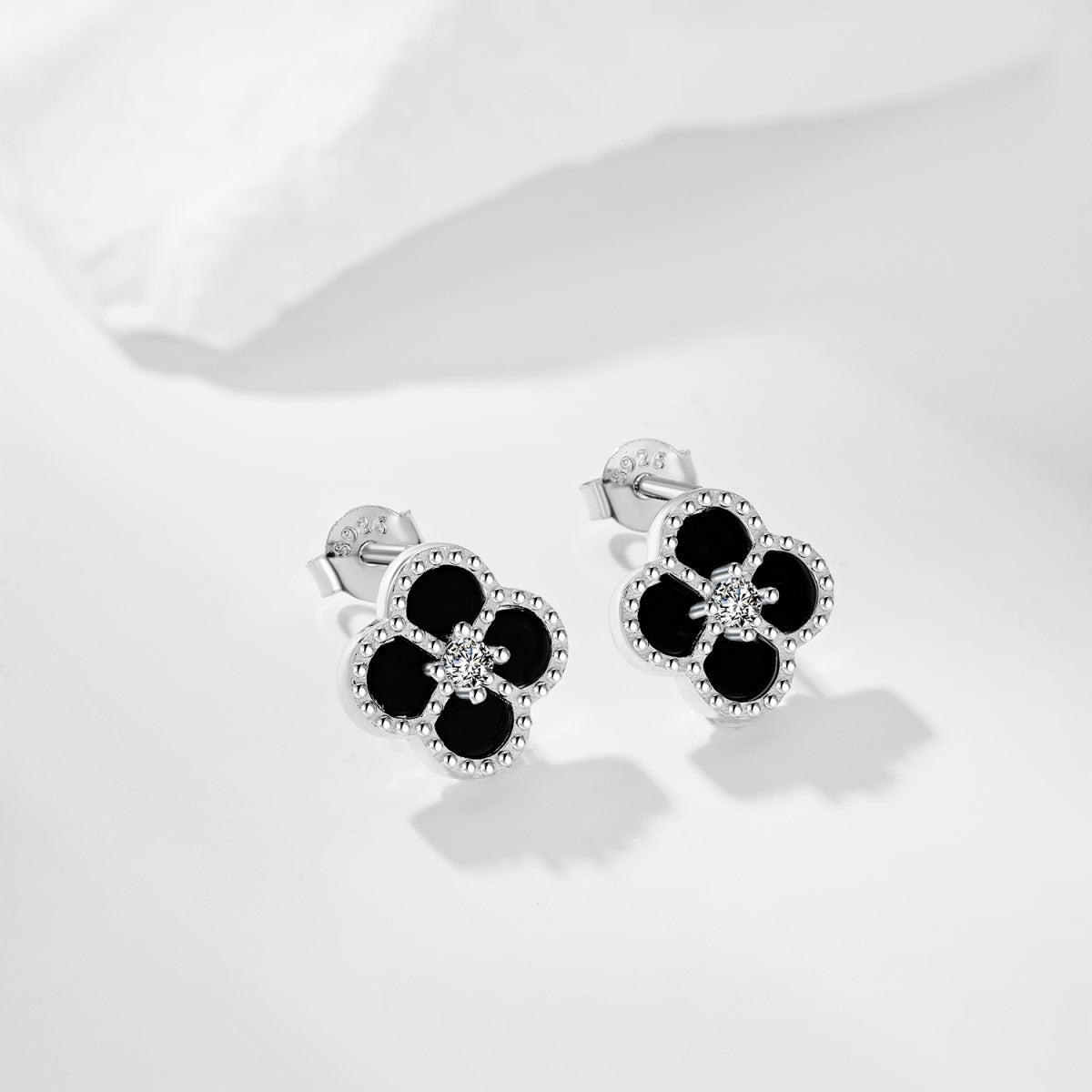 [HOT]Four-Leaf Clover Flower Shape Exquisite Earrings