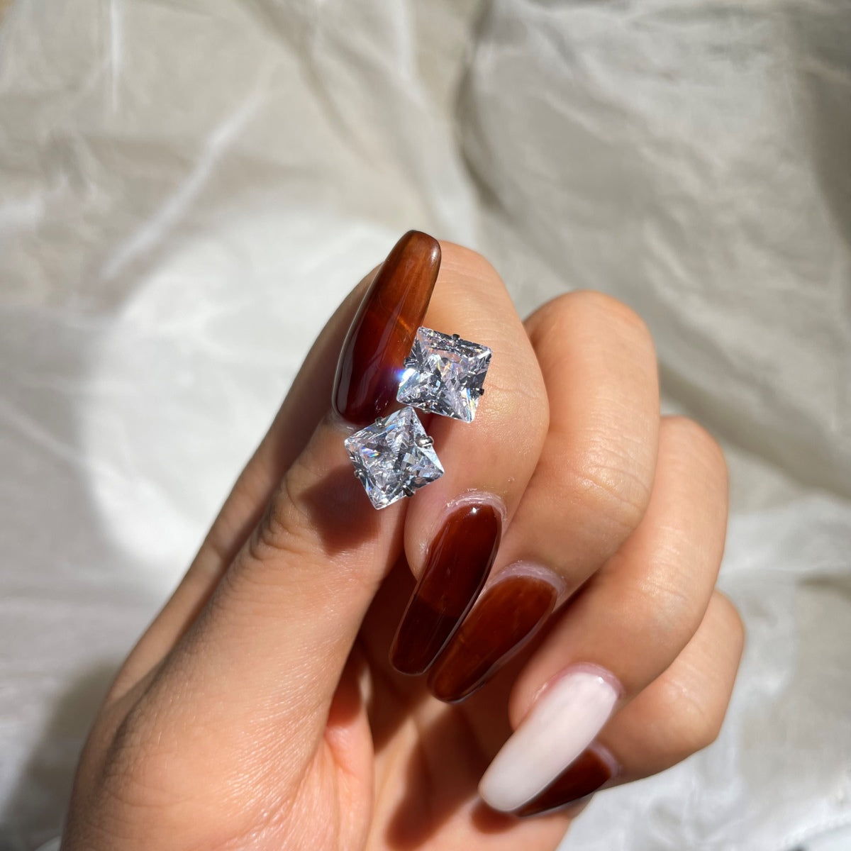 [HOT]Stylish Shiny Square Center Stone Stud Earrings