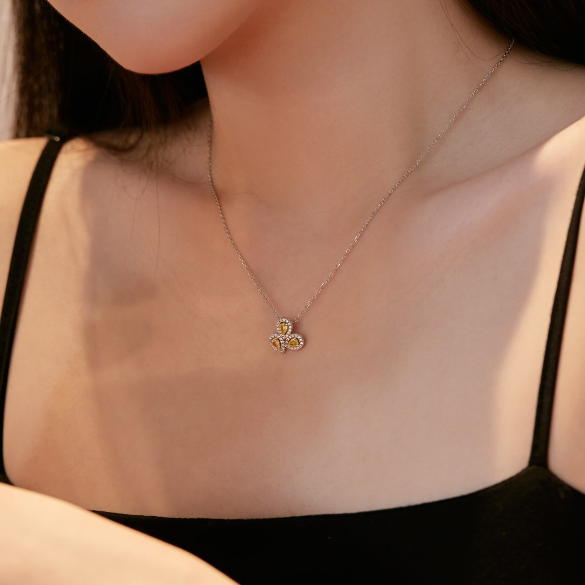 [HOT]Elegant Flower Shape Pear Cut Necklace