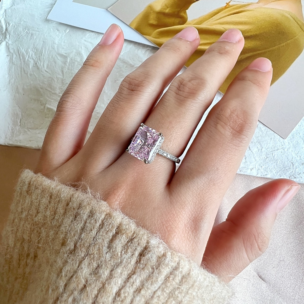 [HOT]4.0 Carat Luxurious Engagement Ring