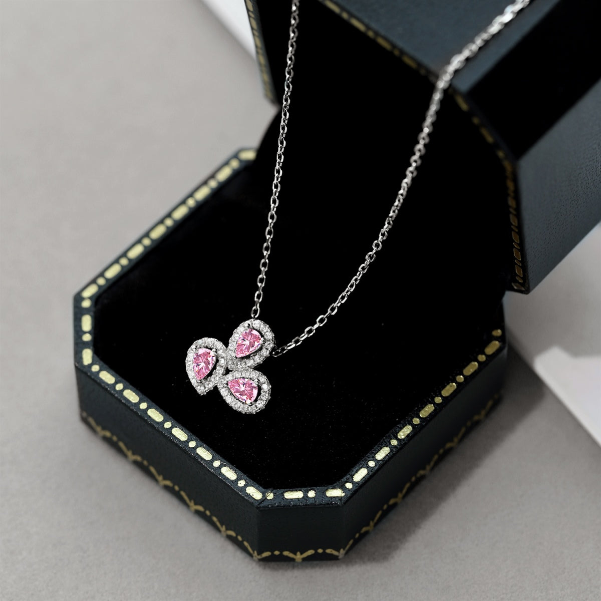 [HOT]Elegant Flower Shape Pear Cut Necklace
