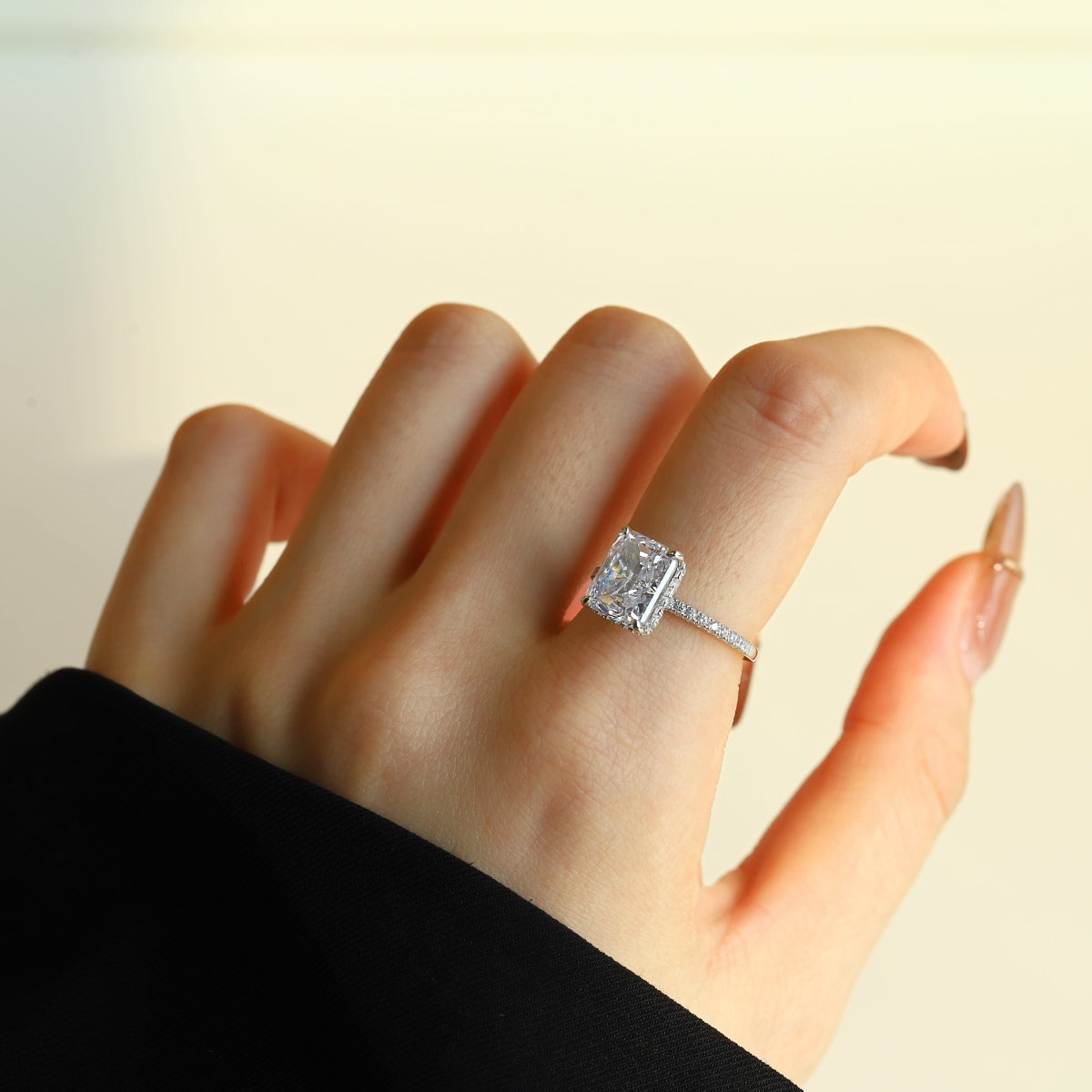 [HOT]4.0 Carat Luxurious Engagement Ring