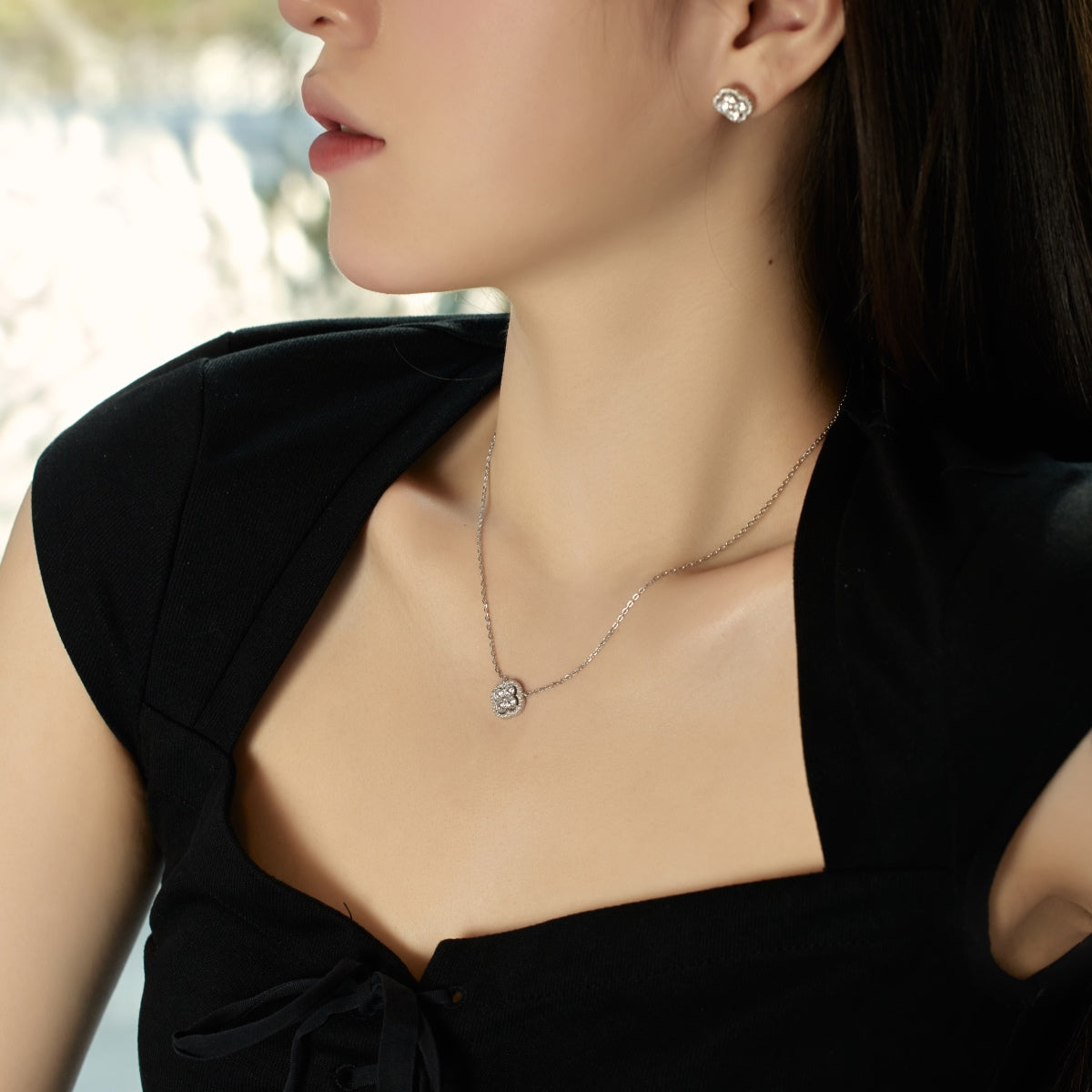[HOT]Exquisite Necklace With Four-Leaf Clover Flower Design