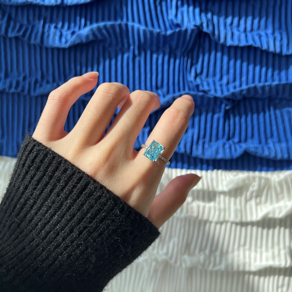 [HOT]4.0 Carat Luxurious Engagement Ring