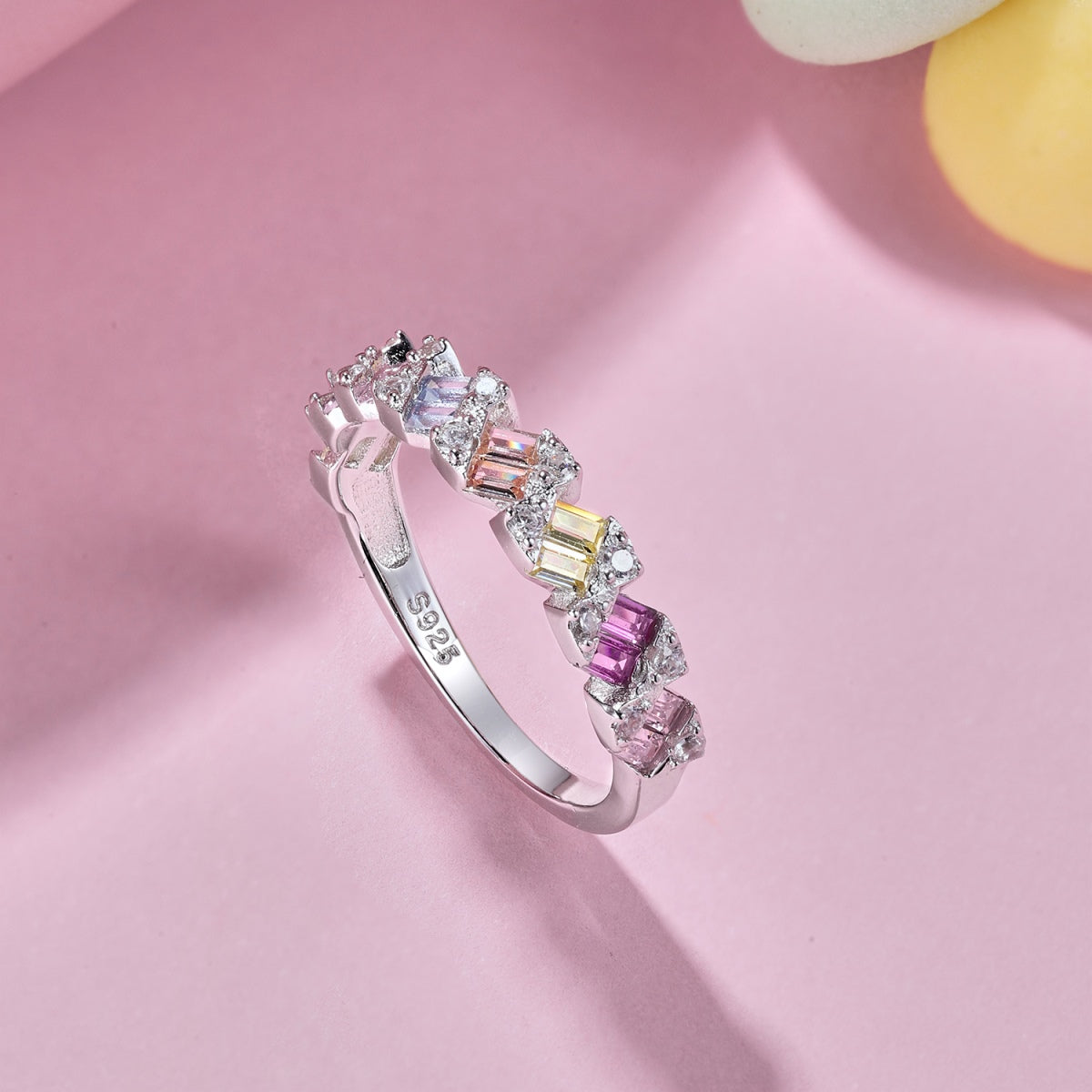 [HOT]Delicate Vibrant Emerald Cut Daily Ring