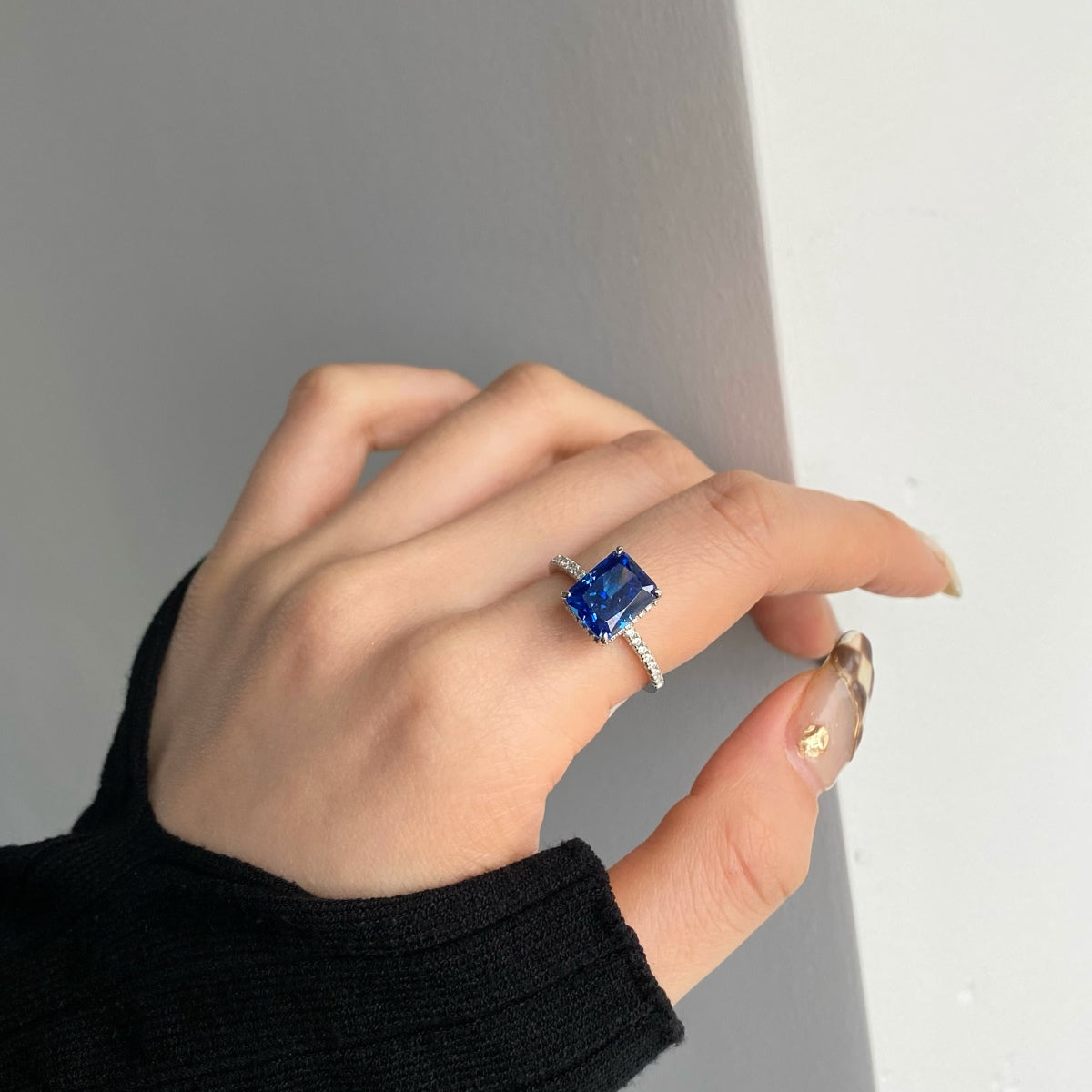 [HOT]4.0 Carat Luxurious Engagement Ring