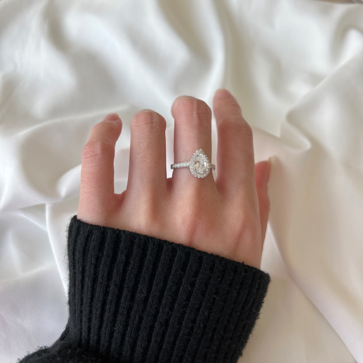 [HOT]1.0 Carat Luxurious Resplendent Water Drop Shape Wedding Ring