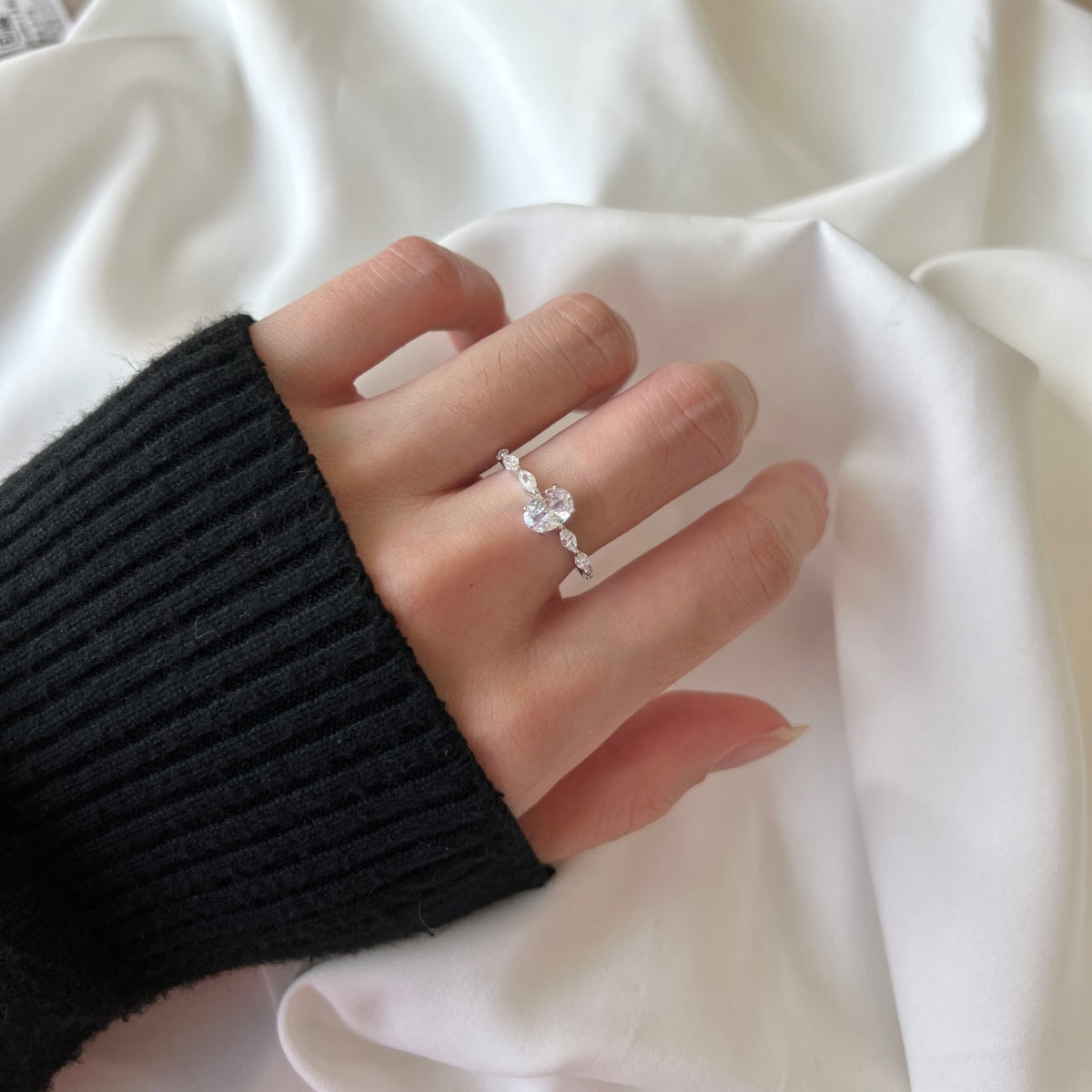 [HOT]0.75 Carat Luxurious Vibrant Elongated Cushion Cut Daily Ring