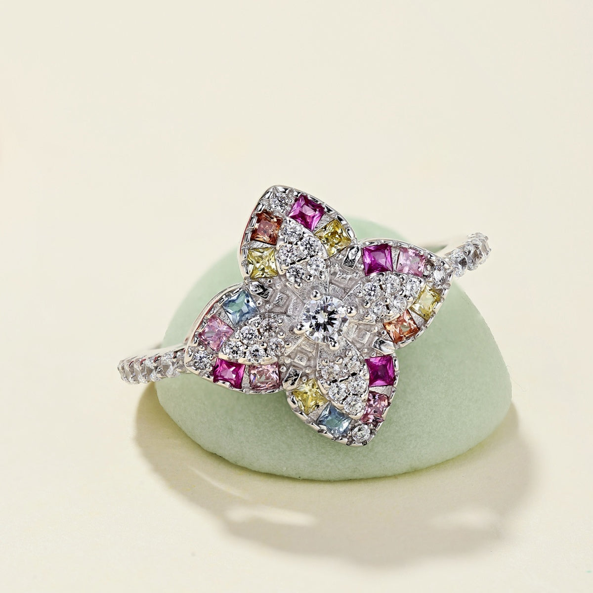 [HOT]Luxurious Colorful Flower Shape Banquet Ring