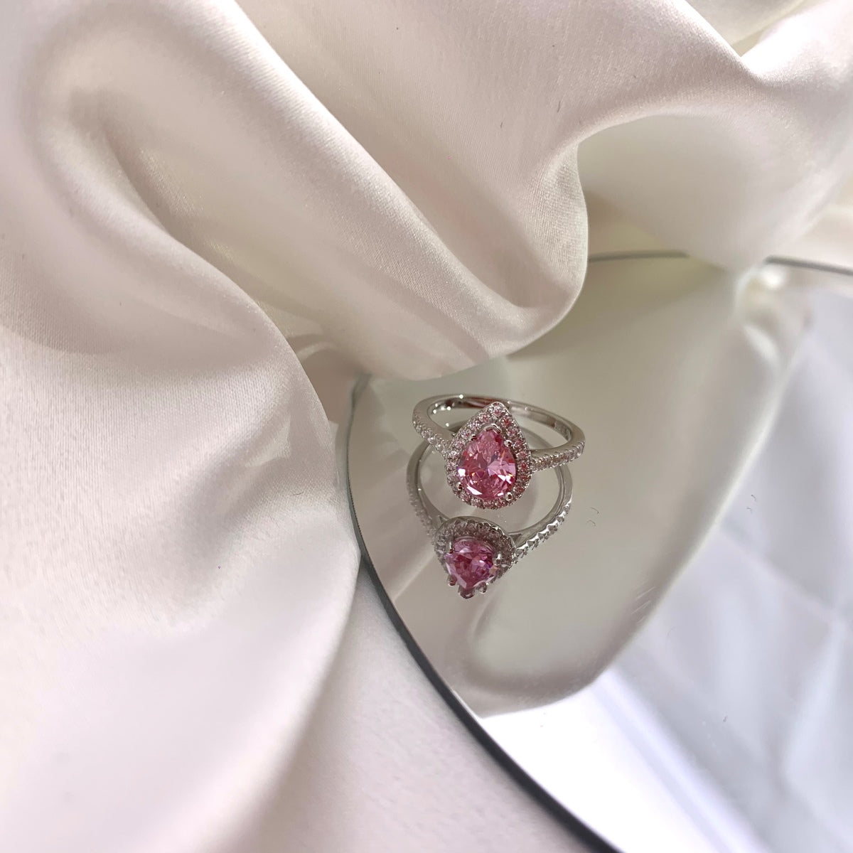 [HOT]1.0 Carat Luxurious Resplendent Water Drop Shape Wedding Ring