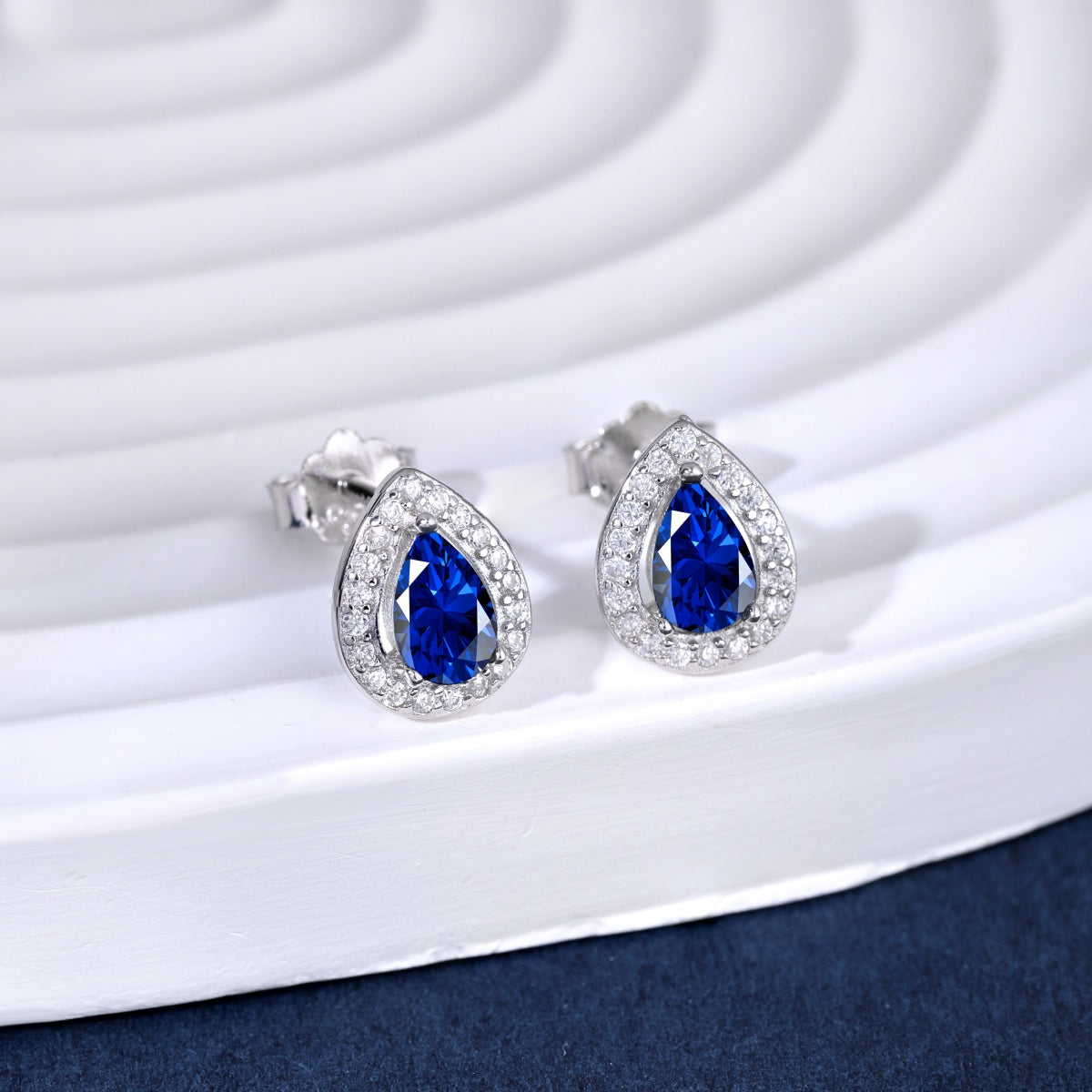 [HOT]Luxurious Water Drop Shape Earrings