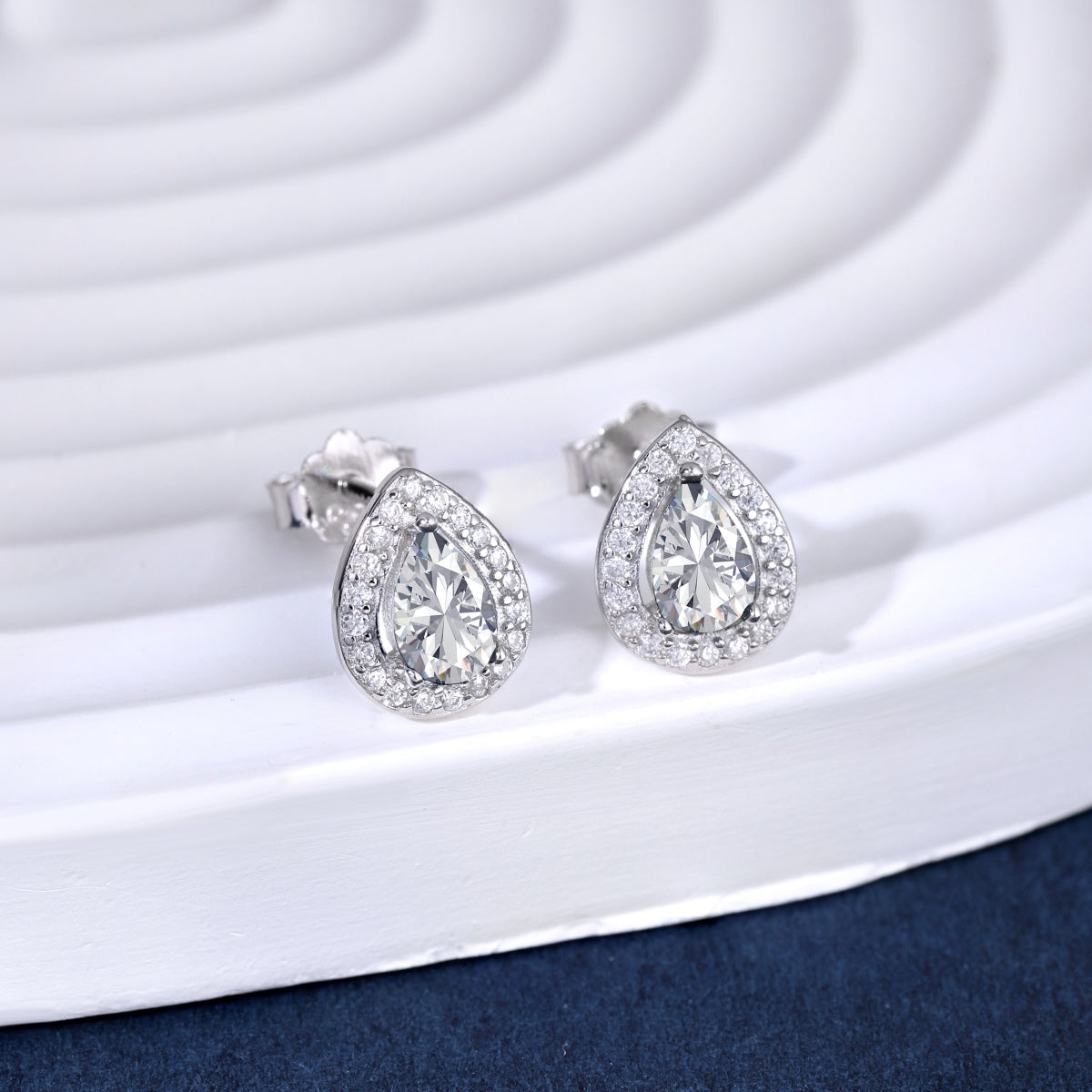 [HOT]Luxurious Water Drop Shape Earrings