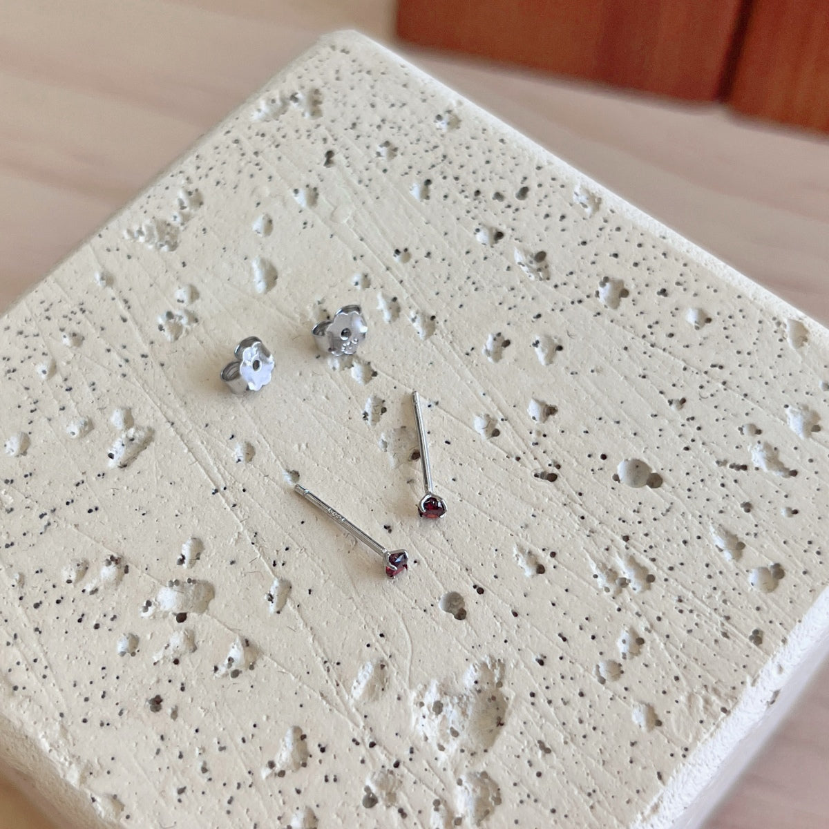 [HOT]Delicate Solitaire Earrings