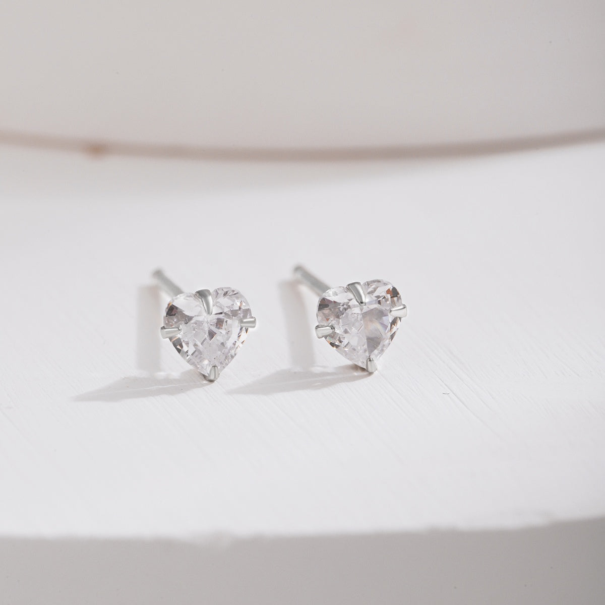 [HOT]Sparkling Heart Shaped Simple Earrings