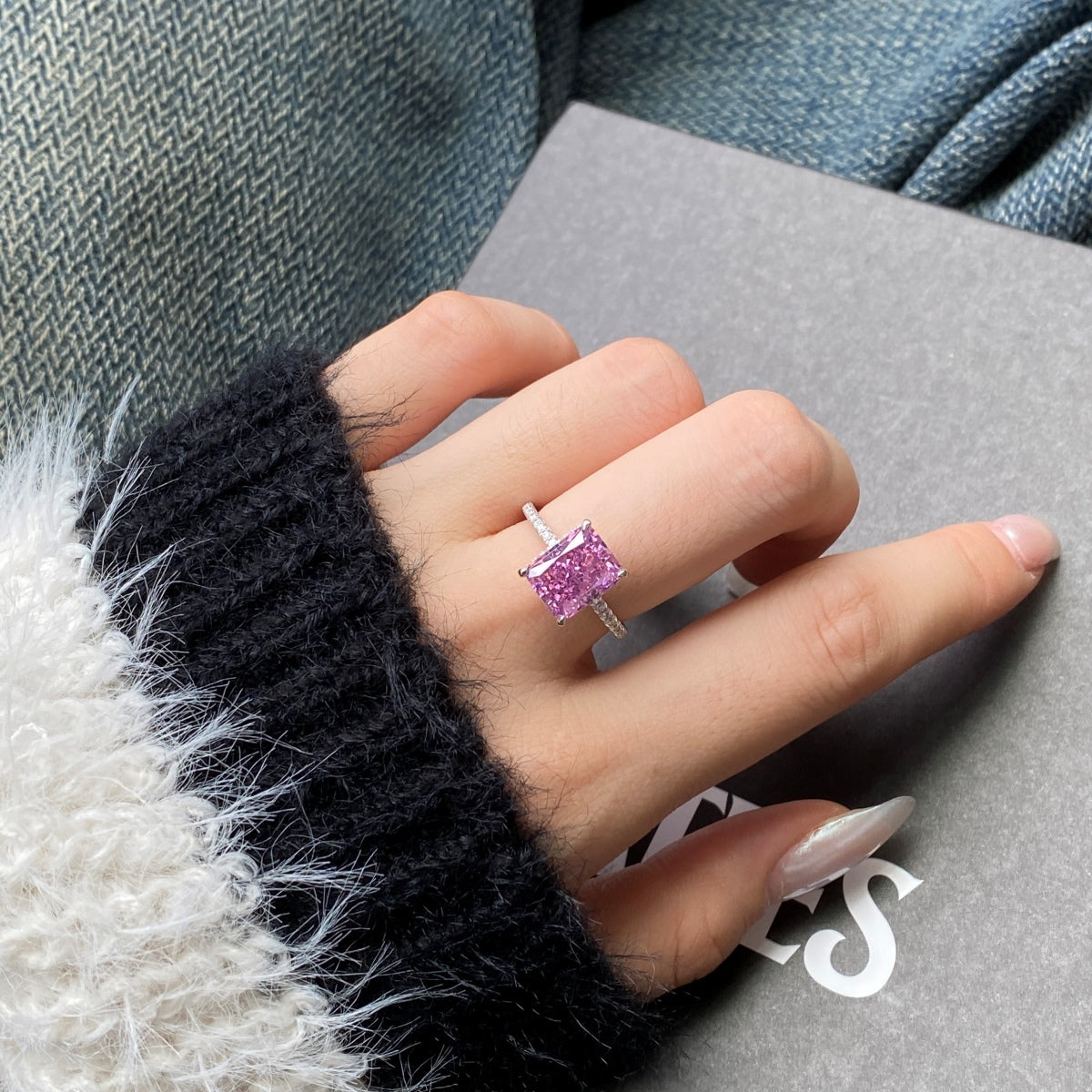 [HOT]4.0 Carat Luxurious Engagement Ring