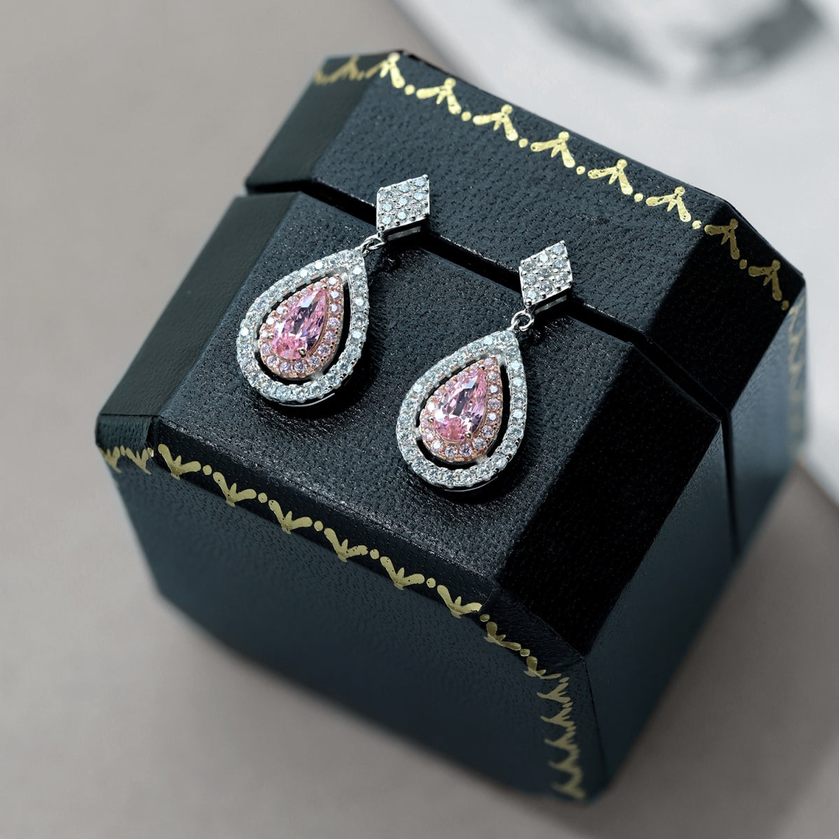 [HOT]Ornate Delicate Water Drop Shape Banquet Earrings