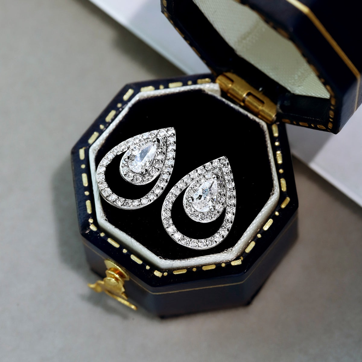 [HOT]Sparkling Delicate Water Drop Shape Daily Earrings